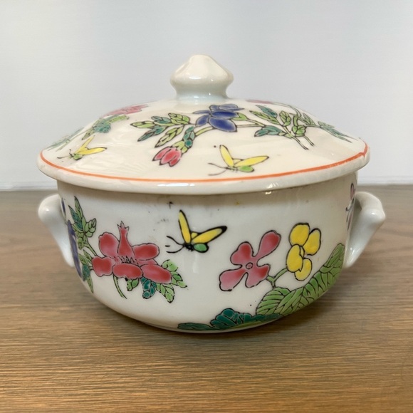 Other - Antique Chinese Style Porcelain Covered  Bowl Famille Rose